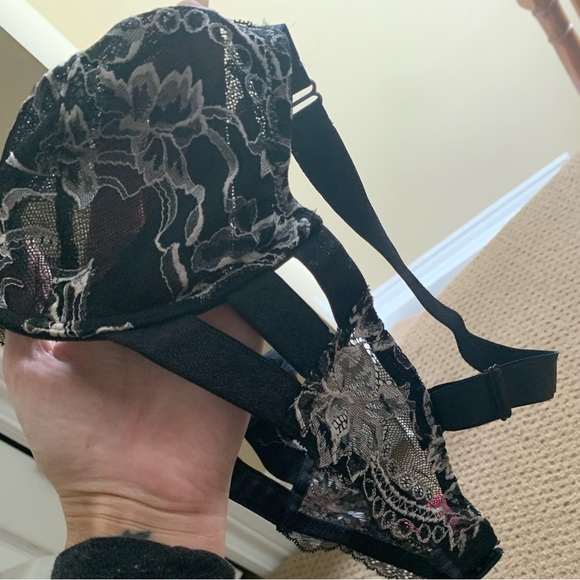 Brand new never worn lace bralette from La Senza. 32C. Asking $20 - Picture 2 of 4